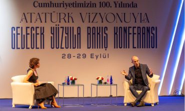 Yuval Noah Harari, Türkiye İş Bankası “Atatürk Vizyonuyla Gelecek Yüzyıla Bakış”  konferansının kapanışında konuştu