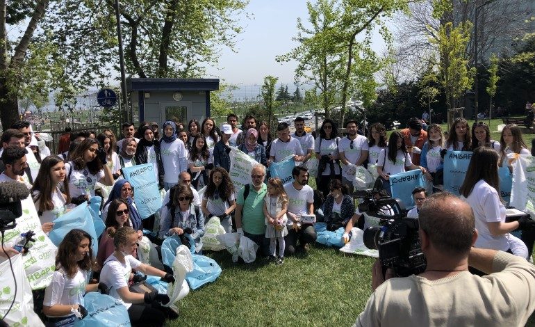 Koroplast ve Ahbap Derneği İşbirliği: Gönüllüler Zeytinburnu Sahilini Temizledi!