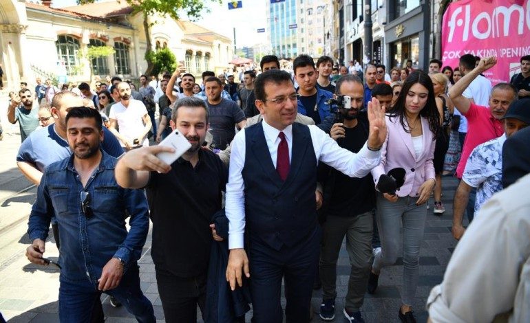 İstiklal Caddesi’nde İmamoğlu izdihamı