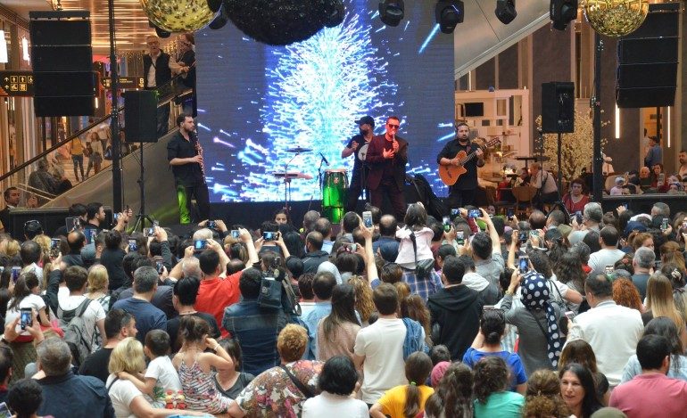 İstMarina AVM’de Rafet El Roman Rüzgarı Esti!