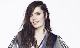 Nil Karaibrahimgil eğlenceli performansıyla 18 Ekim Cuma Zorlu Center’da