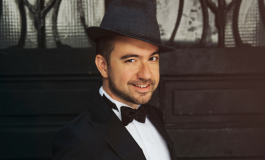 KAAN SEKBAN'IN, SAHNE GÖSTERİLERİNİ ARATMAYAN MUZİP KİTABI "TEBRİKLER KOVULDUNUZ"DA BOL KAHKAHA GARANTİ!