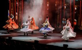 Ünlü İsimler Hint Müzikali'nde Bir Araya Geldi