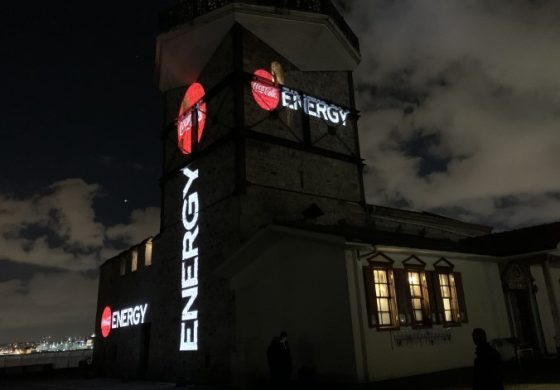 Coca-Cola Energy’yi Haliç Tersanesi’nde gerçekleştirdiği parti ile tanıttı