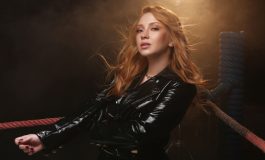 Ece Seçkin şarkılarıyla 21 Aralık Cumartesi Trump Cadde sahnesinde