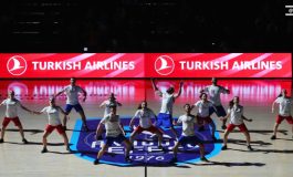Anadolu Efes'in EuroLeague Maçında Gerçekleşen Kan Kanseri Mücadele Dansı Büyük Alkış Topladı!