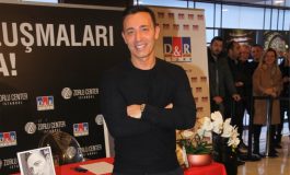 Mustafa Sandal yeni kitabını ilk kez D&R’da imzaladı