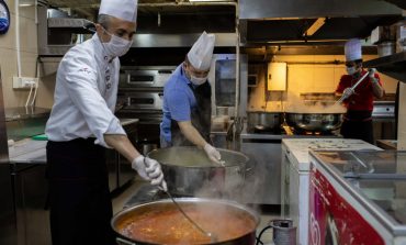 Kadıköy Belediyesi'nden yaşlılara sıcak yemek
