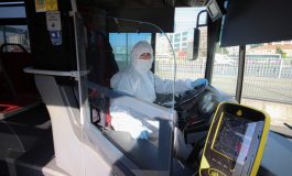 METROBÜS ŞOFÖRLERİ VİRÜSTEN KORUNMAK İÇİN TULUM GİYMEYE BAŞLADI