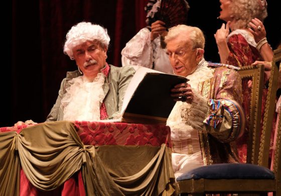 İstanbullular Tiyatroyu Özlemiş: Küçükçiftlik Bahçe Tiyatrosu Perdelerini Kapalı Gişe Açtı!