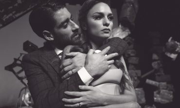 Nilperi Şahinkaya ve Bora Akkaş ile “Nora-Bir Bebek Evi” bu hafta ‘Dijital Sahne’de!