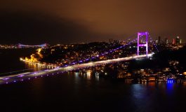 İstanbul'un Köprüleri Mor Renkle Işıklandırıldı