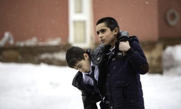 BERLINALE'NİN PANORAMA BÖLÜMÜNÜN TEK ÖDÜLÜ OLAN FIPRESCI ÖDÜLÜ'NÜ FERİT KARAHAN'IN "OKUL TIRAŞI" FİLMİ KAZANDI!