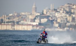 DÜNYACA ÜNLÜ MOTOKROS EFSANESİ ROBBIE MADDISON İSTANBUL BOĞAZI'NI DENİZ ÜZERİNDE MOTORSİKLETİYLE GEÇTİ