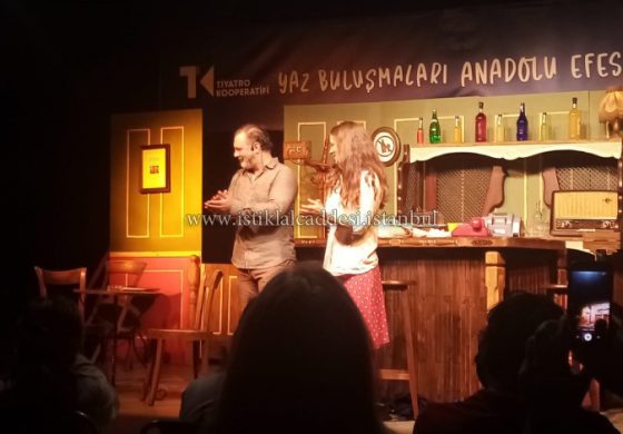 "Tuna Kıvrımı" Keyifli Bir Tiyatro Seyri