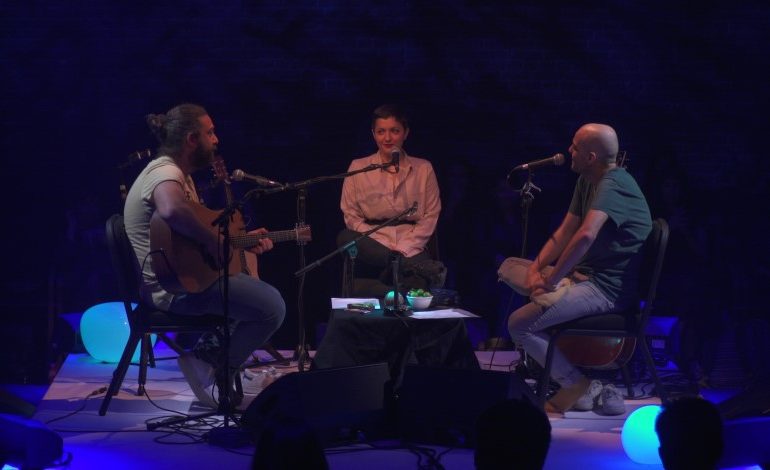 “Büyük Ev Ablukada” akustik performansları ile ENKA Açıkhava Tiyatrosu’nda