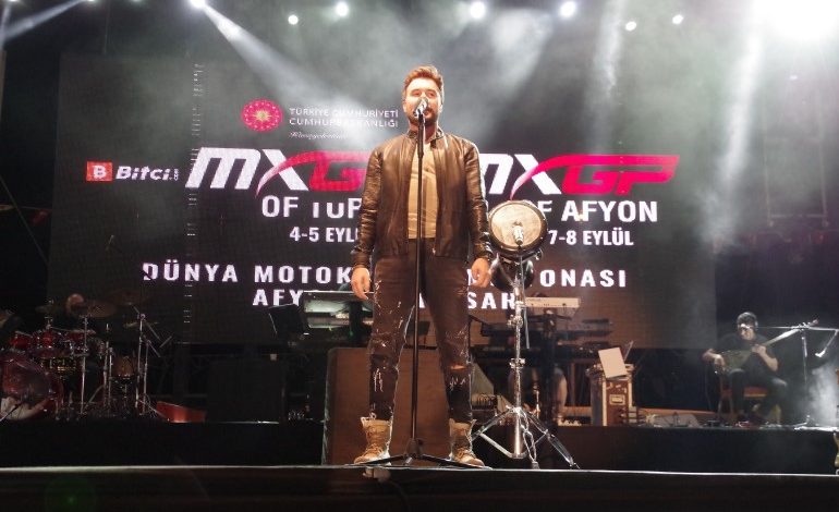 Mustafa Ceceli MotoFest Konserlerinde Sahnede