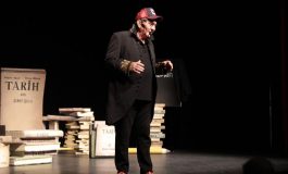 Ali Poyrazoğlu’nun yeni güldürüsü ‘Hayatım Roman’ 3 Kasım’da Trump Sahne’de