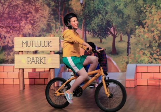 Eti Çocuk Tiyatrosu ilk özgün oyunu ‘Mutluluk Denince Akla’ ile sahnelere döndü