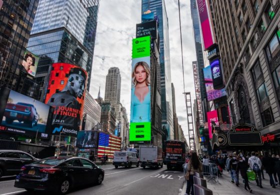 Gülçin Ergül New York TimesSquare’de;
