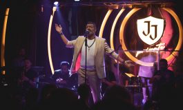 Hakan Altun, Jolly Joker Private Sahnesinden seslendi; “Yaşasın Aşk Yaşasın Arabesk”