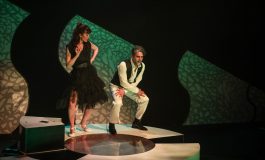 Zorlu PSM’nin “Ortak Yapım” projesinde üstlendiği  “Kum Zambakları” Seyirciyle Buluşmaya Devam Ediyor!