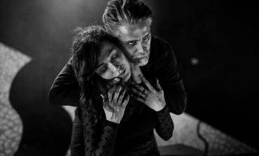 Zorlu PSM’nin “Ortak Yapım” projesinde üstlendiği “Kum Zambakları” oyunu 14 Mart’ta prömiyerini yapacak