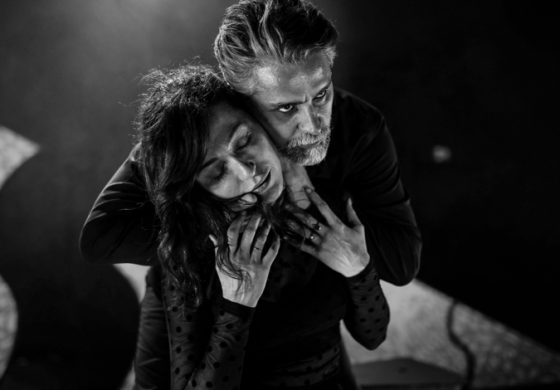 Zorlu PSM’nin “Ortak Yapım” projesinde üstlendiği “Kum Zambakları” oyunu 14 Mart’ta prömiyerini yapacak