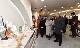 ÜSKÜDAR'DA ÜSMEK SATIŞ MAĞAZASI KEREM GÖRSEV KONSERİYLE AÇILDI