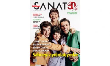 DEMET AKBAĞ, SALİH BADEMCİ, SİNEM ÜNSAL ve BURAK DAKAK “AYDINLIKEVLER” OYUNUNU ANLATIYOR: “DAR GELİRLİ AMA ZENGİN BİR HİKÂYE”