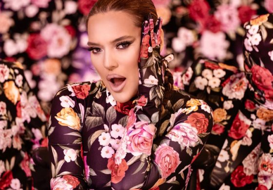 DEMET YENİ ŞARKISI İÇİN ÇİÇEK AÇTI!