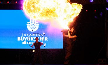 İSTANBULLULAR ATEŞ DANSIYLA NEFESLERİNİ TUTTU, FLAMENKOYLA BÜYÜLENDİ