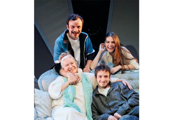 İPEK BİLGİN, ASLI ENVER, CEM YİĞİT ÜZÜMOĞLU ve GÜVEN MURAT AKPINAR "SIRÇA"YI MİLLİYET SANAT'A ANLATTI..."BU KABALIK ÇAĞINDA İNCELİKLERİ HATIRLATAN, ÇOK ZARİF BİR OYUN"