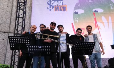 Cuma İş Çıkışı" Konserleri Hey! Douglas ile Yeniden Başladı