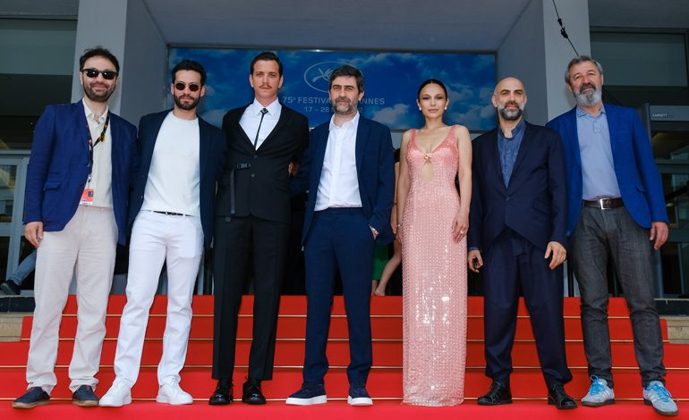 EMİN ALPER’İN YENİ FİLMİ ‘KURAK GÜNLER’İN DÜNYA PRÖMİYERİ CANNES FİLM FESTİVALİ’NDE GERÇEKLEŞTİRİLDİ