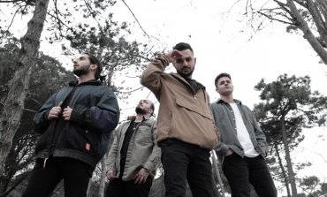 BÖYLEYKEN BÖYLE KONSERLERİNDE DANS DOLU BİR AKŞAM YAŞATIYOR