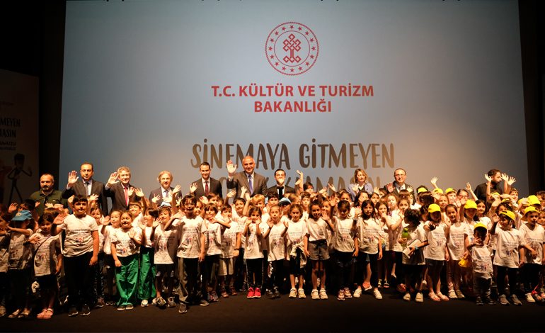 Kültür Ve Turizm Bakanlığı’nın Büyük Projesi: “Sinemaya Gitmeyen Çocuk Kalmasın’ın Açılışı Bugün 400 Çocuk İle Yapıldı