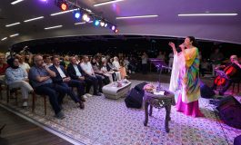 ÜSKÜDAR VALİDE SULTAN GEMİSİ’NDE MELİHAT GÜLSES RÜZGÂRI ESTİ