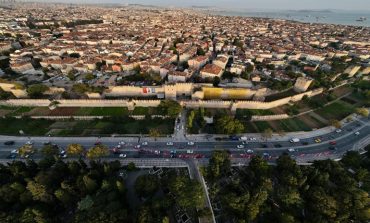 İSTANBUL, TARİHİ SURLARIYLA BULUŞTU