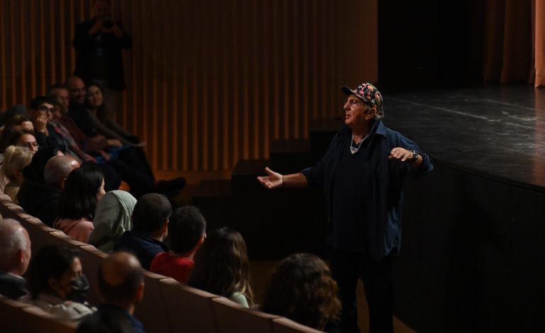 Ali Poyrazoğlu, festival için yazdığı oyunu “Şıngır Şıngır Beyoğlu” ile eşsiz bir gece yaşattı