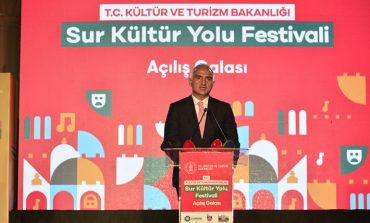 DİYARBAKIR SUR KÜLTÜR YOLU FESTİVALİ ON BİNLERCE KİŞİNİN KATILIMIYLA BAŞLADI