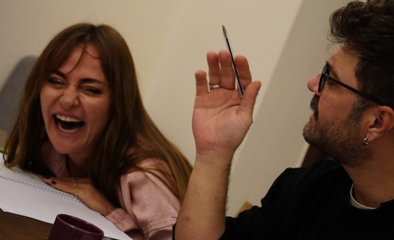 MÜKEMMEL AİLE’DEN KAHKAHA DOLU OKUMA PROVASI