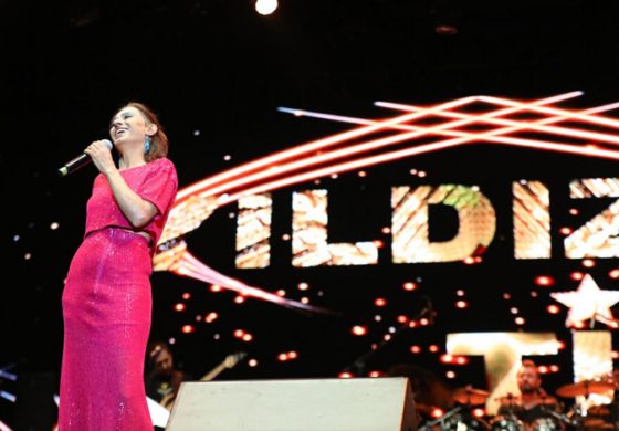 Yıldız Tilbe aşk şarkılarıyla  Harbiye Açıkhava Sahnesi’nde