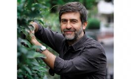 EMİN ALPER, ÖDÜLLÜ YENİ FİLMİ "KURAK GÜNLER"İ ANLATIYOR... "MEMLEKETTE YAŞADIĞIMIZ HİSLERİN PEŞİNE DÜŞTÜM"