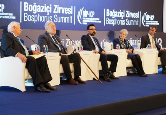 İlber Ortaylı ‘Atatürk ve Dünya’ panelinde konuştu