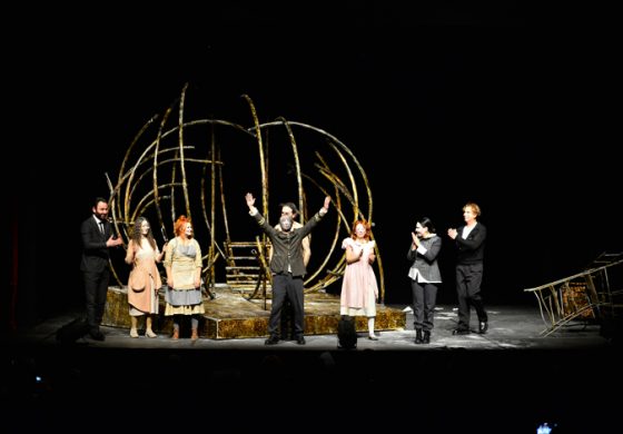 “Tiyatro Kafa’dan yabancılaşmayı anlatan bir oyun; “DÖNÜŞÜM”