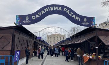 DEPREMZEDE ÜRETİCİLER BEYAZIT MEYDANI’NDA
