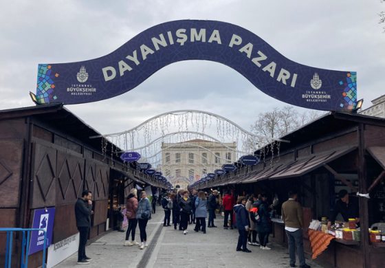 DEPREMZEDE ÜRETİCİLER BEYAZIT MEYDANI’NDA