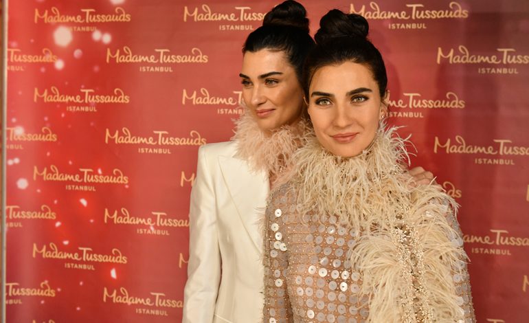 Sinema ve televizyon dünyasının başarılı oyuncusu Tuba Büyüküstün, Madame Tussauds İstanbul’un yıldızlar geçidindeki yerini aldı!