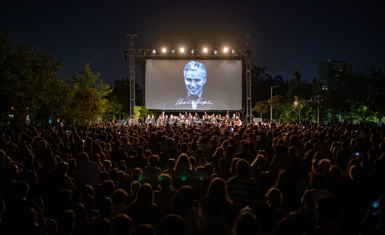 Kalamış Yaz Festivali Yıldızlar Altında Sinema keyfi bu yıl da Kurukahveci Mehmet Efendi desteği ile perde açıyor